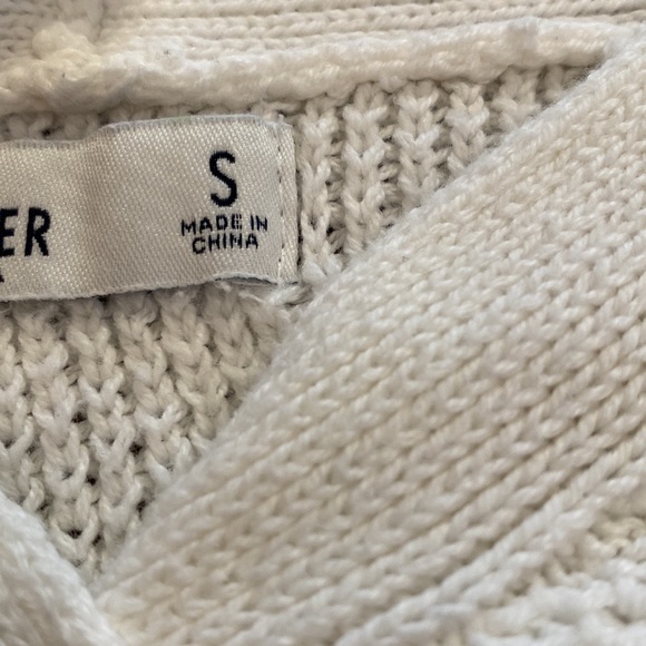 Hollister sweater - Picture 3 of 7